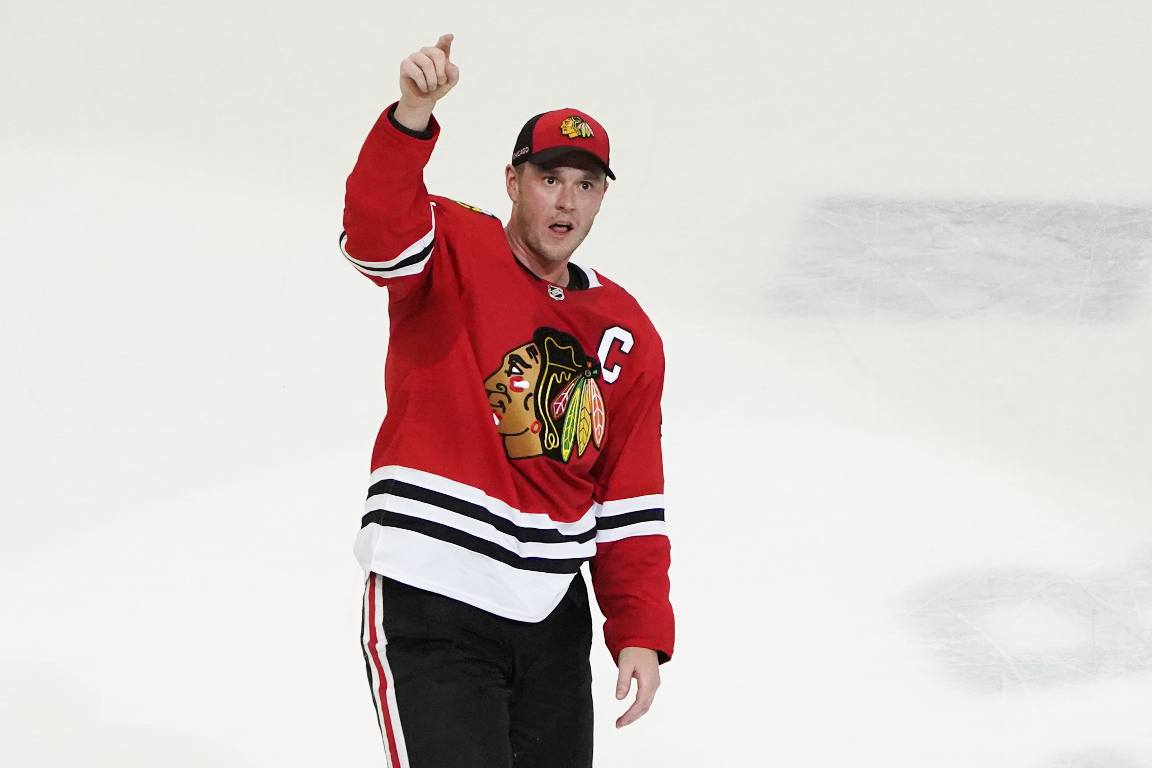 After Patrick Kane reunion, could Jonathan Toews soon be honored by Blackhawks?