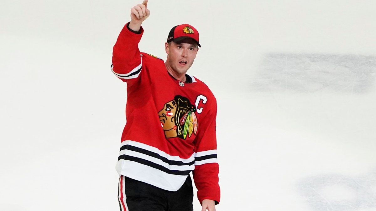 After Patrick Kane reunion, could Jonathan Toews soon be honored by Blackhawks? After Patrick Kane reunion, could Jonathan Toews soon be honored by Blackhawks?