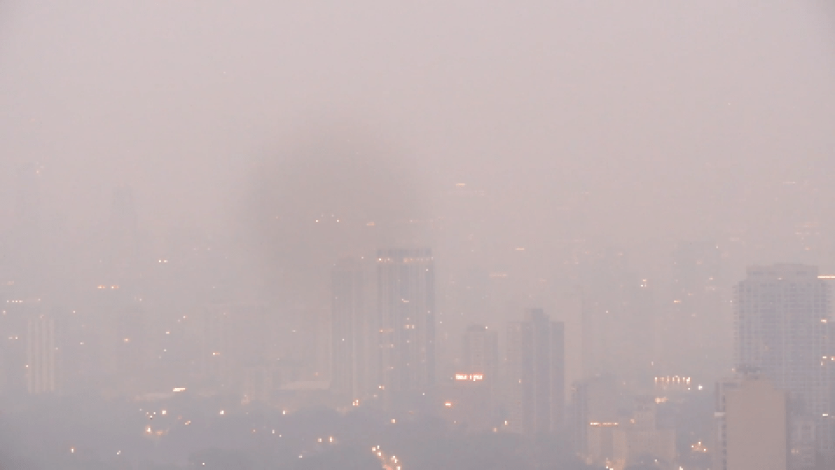 &lsquo;It smells like smoke: Video shows wall of wildfire smoke across Chicago, suburbs