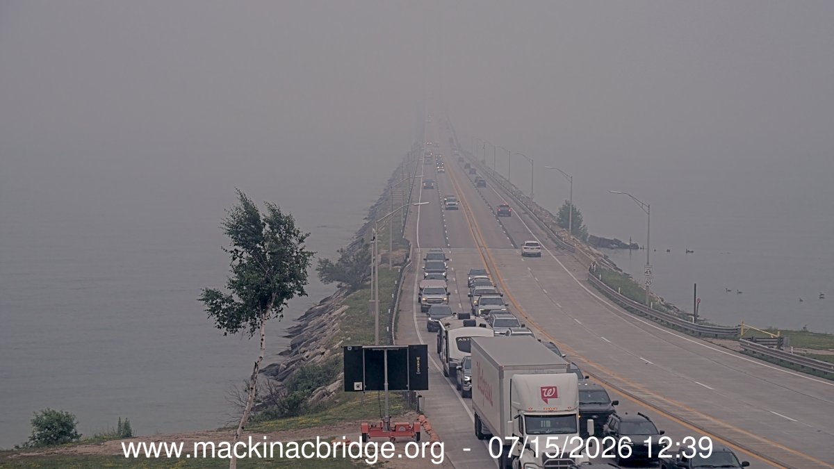 Shocking photos show iconic Mackinac Island bridge disappearing into wildfire smoke Shocking photos show iconic Mackinac Island bridge disappearing into wildfire smoke