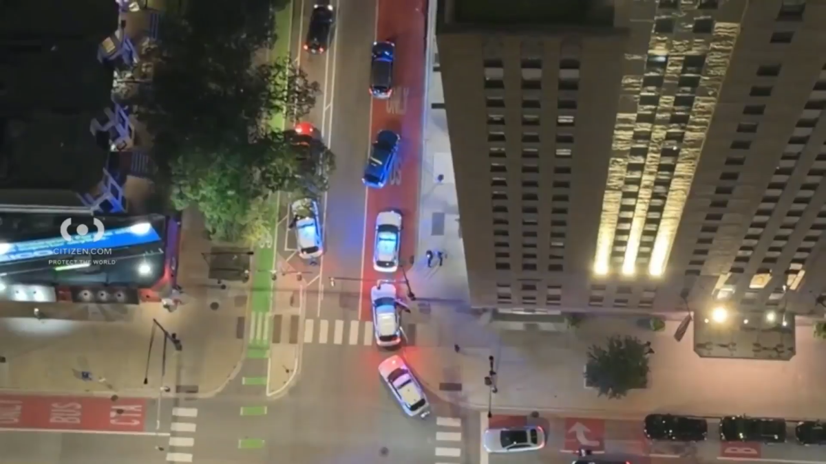 2 seriously injured in shooting on Chicagos Near North Side 2 seriously injured in shooting on Chicagos Near North Side