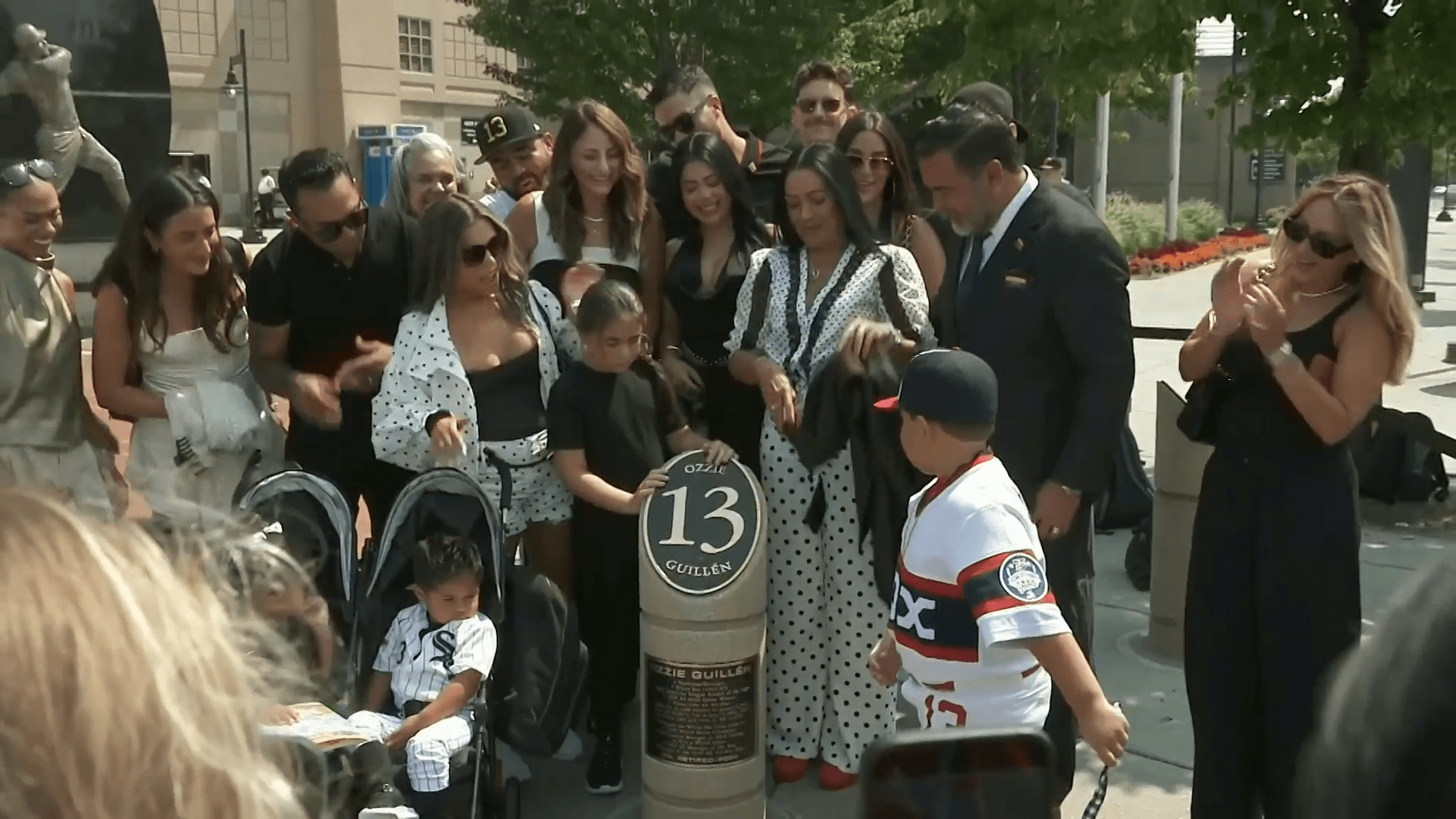 White Sox retire No. 13 of former manager and shortstop Ozzie Guillén