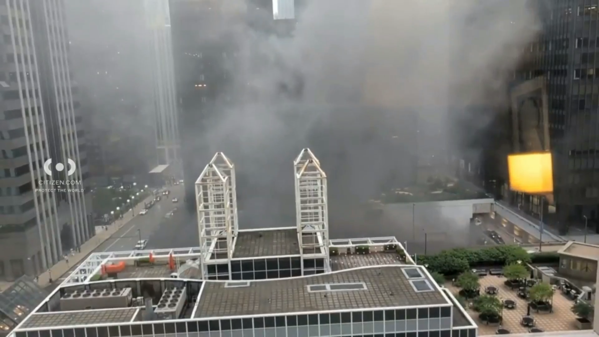 Large emergency response prompts traffic jam as smoke fills air in Chicago Loop
