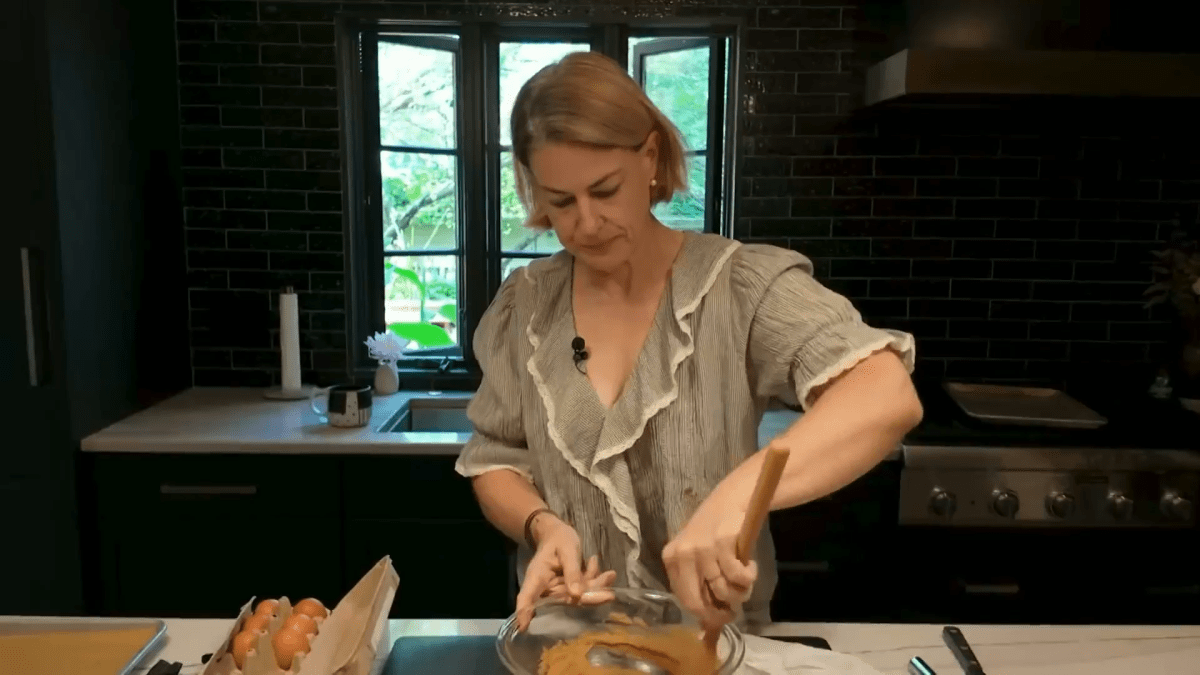 Woman spreads joy in Chicago neighborhood through homemade cookies Woman spreads joy in Chicago neighborhood through homemade cookies