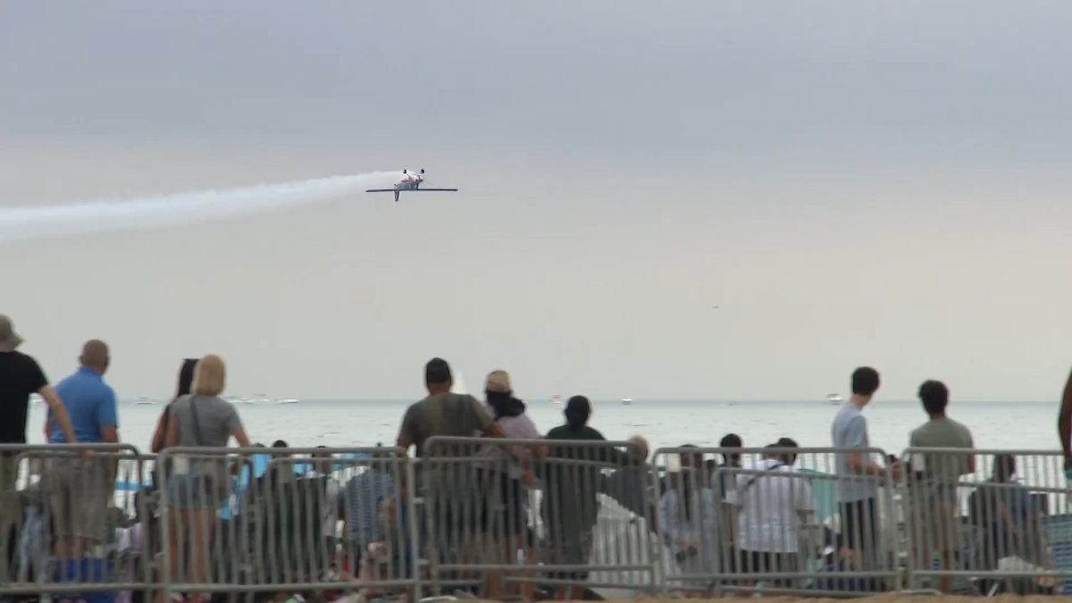 Spectators brave rainy weather to see 67th Annual Chicago Air and Water Show Spectators brave rainy weather to see 67th Annual Chicago Air and Water Show