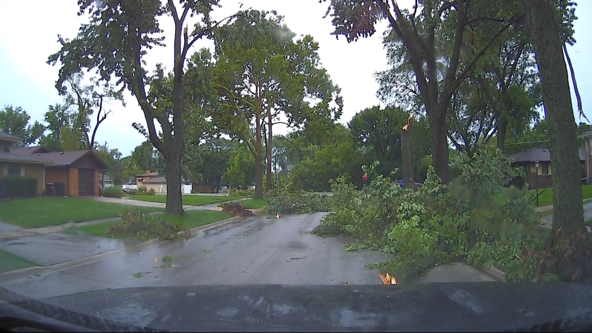 ‘Stay put: Entire town in northwest Indiana without power after severe storms ‘Stay put: Entire town in northwest Indiana without power after severe storms