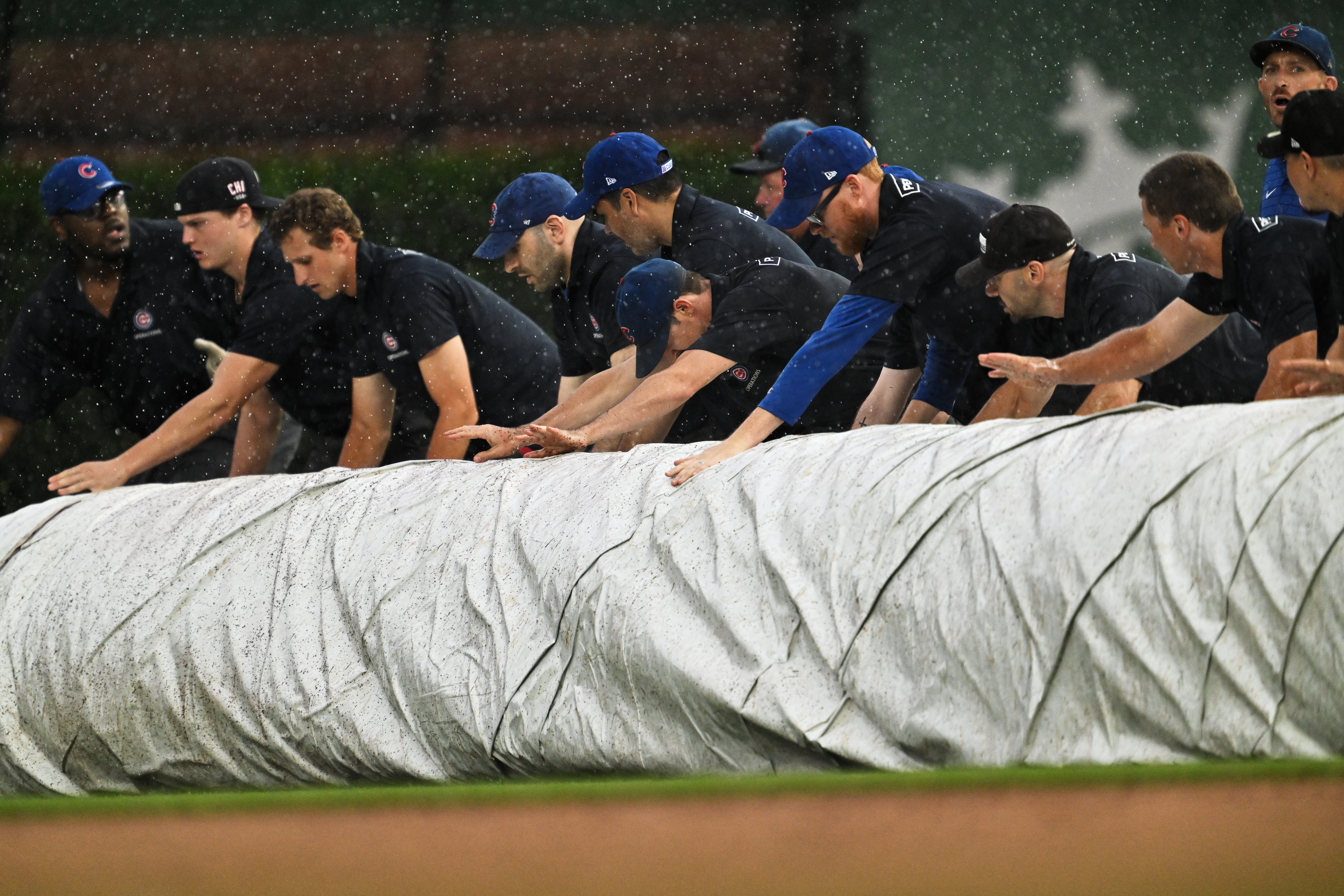 Cubs vs. White Sox game enters rain delay