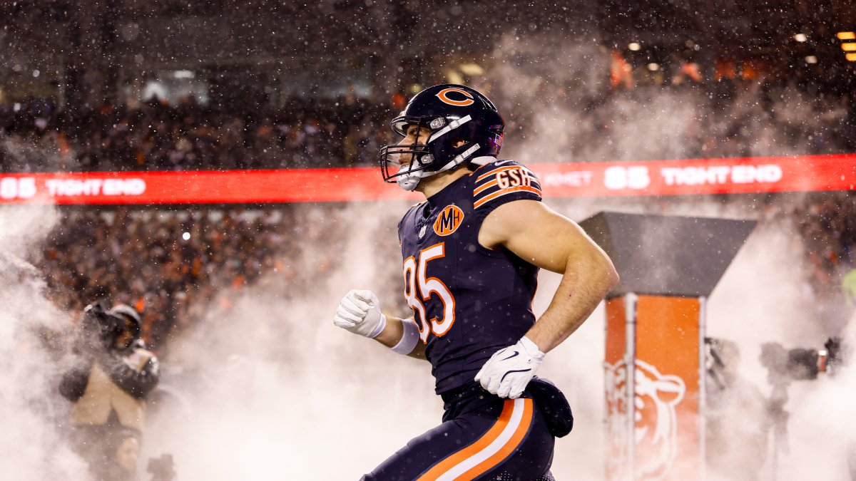Which Bears players, legends will appear in Hallmarks Chicago-themed holiday movie
