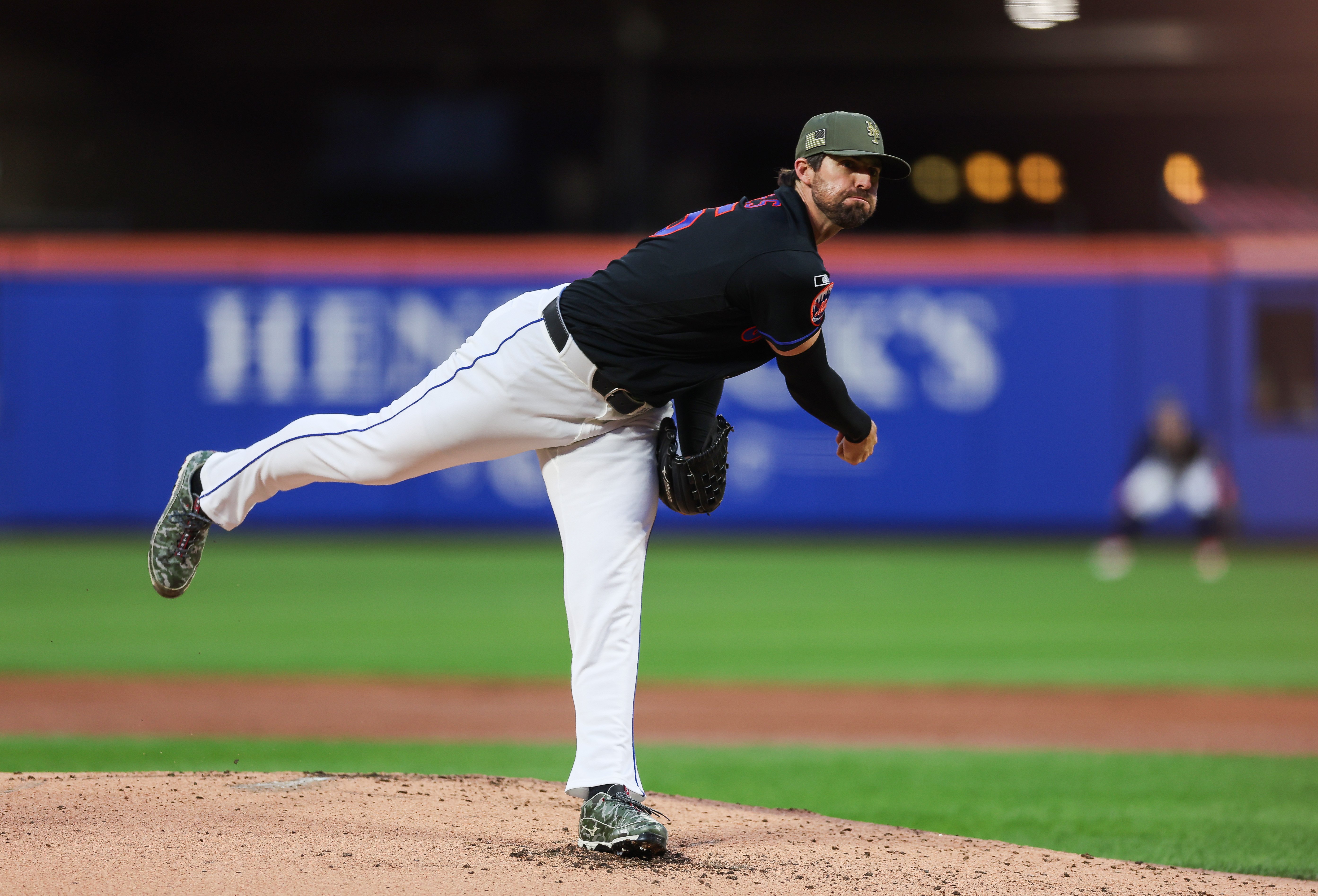 Cubs land Clay Holmes in blockbuster trade with Mets: Reports