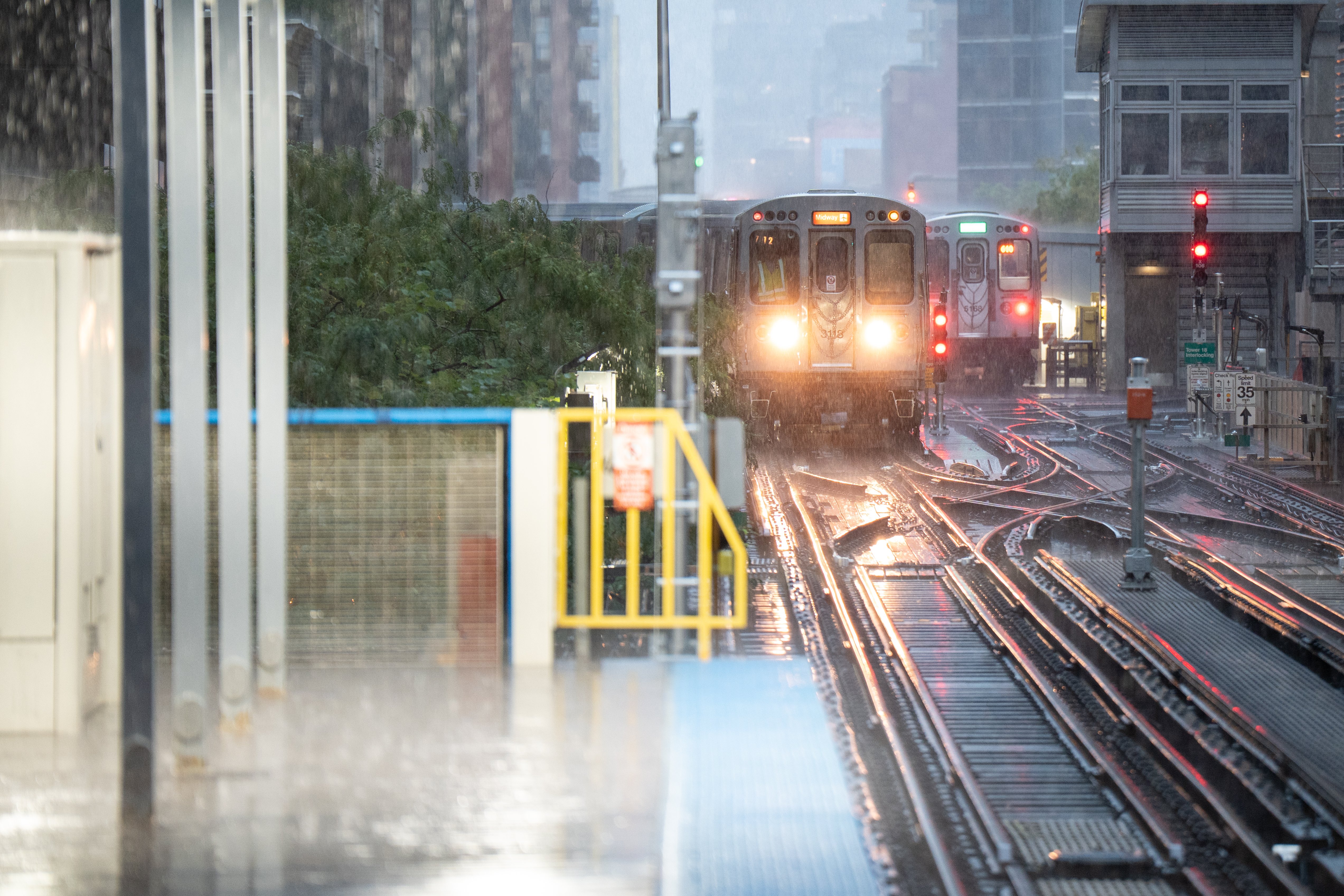 Multiple rounds of strong-to-severe storms in Chicago forecast