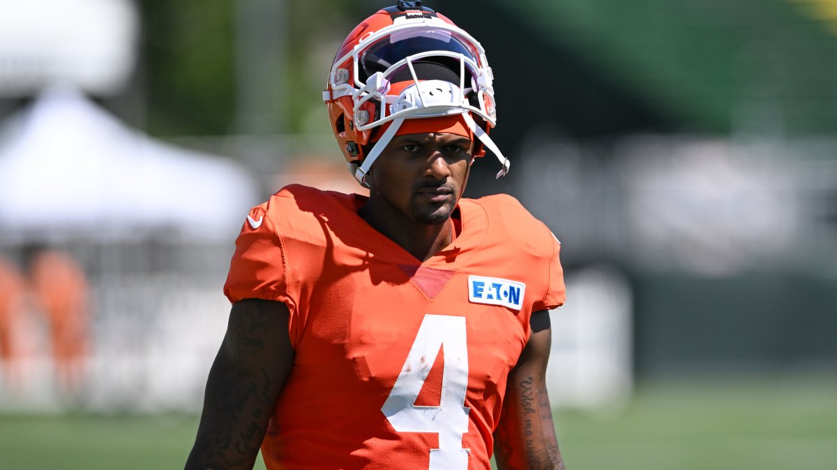 Cleveland Browns decide on starting quarterback for game vs. Chicago Bears Cleveland Browns decide on starting quarterback for game vs. Chicago Bears