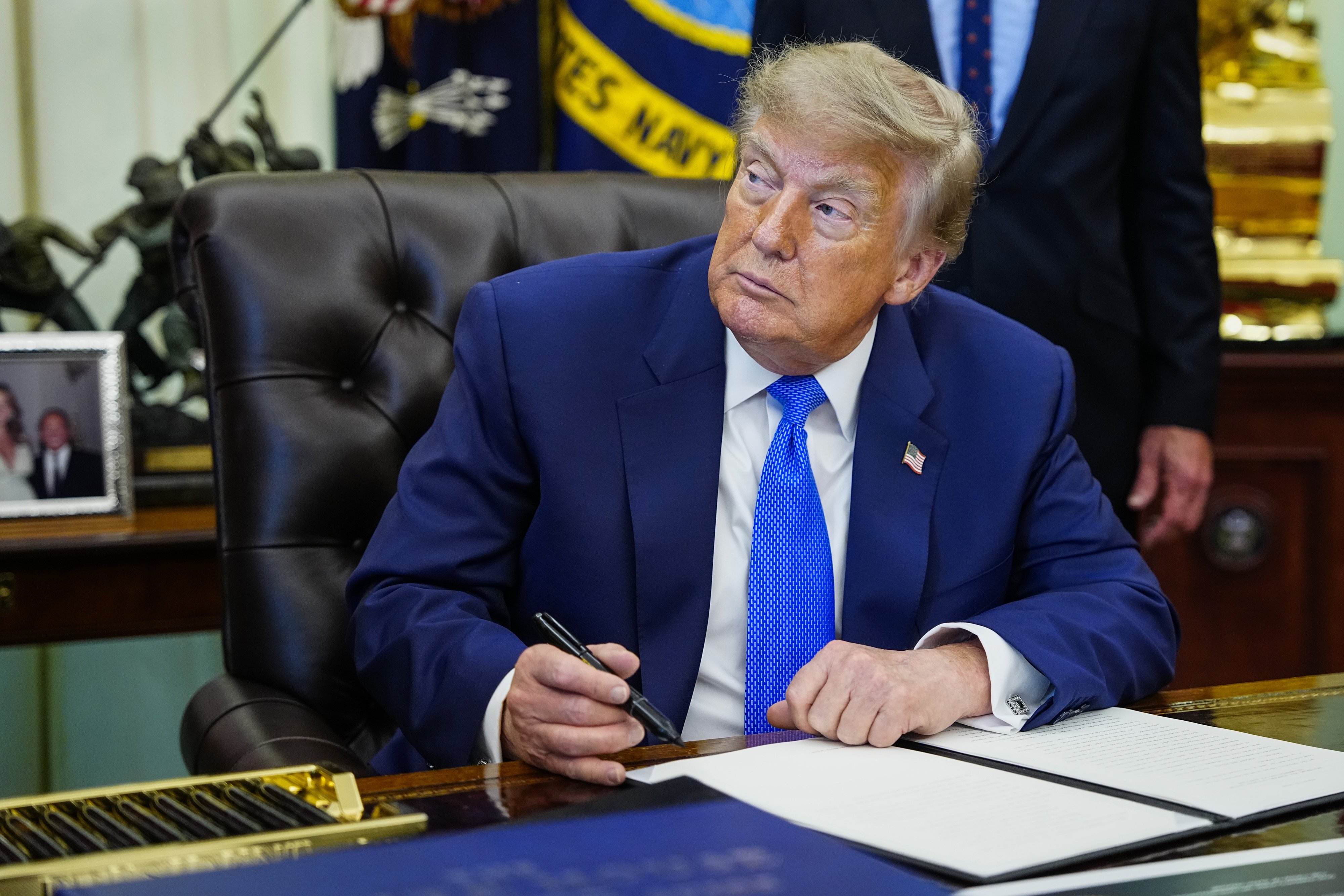 Trump signs order renaming Lake Ontario as ‘Lake America' in the United States
