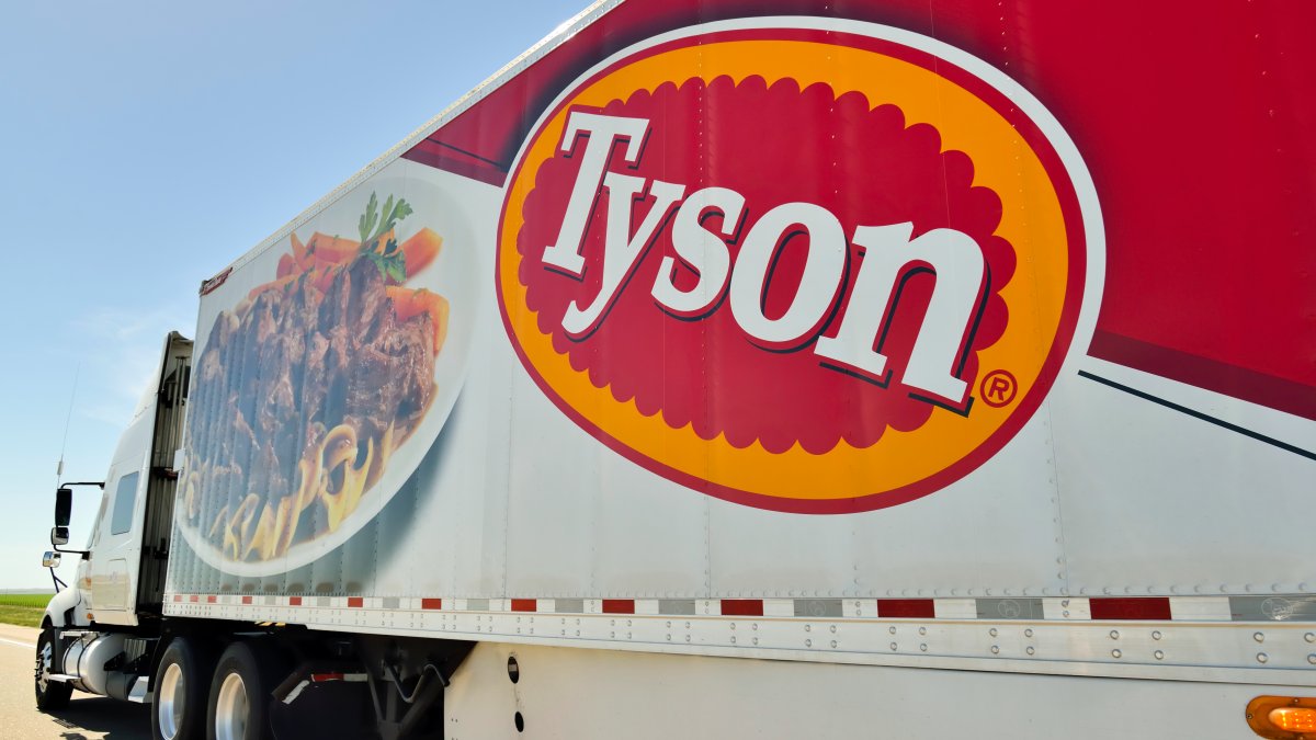 Tyson Foods &lsquo;abruptly closing Illinois beef plant, with 2,500 workers to lose jobs