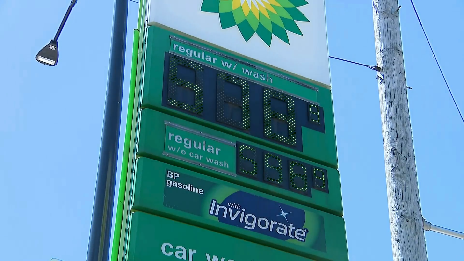 Gas prices reach record highs as Labor Day weekend travel begins