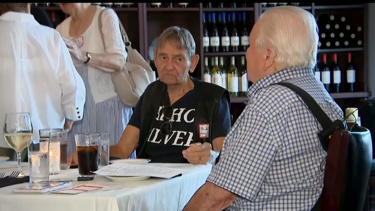How a group of North Chicago grade school friends now in their 80s stay in touch
