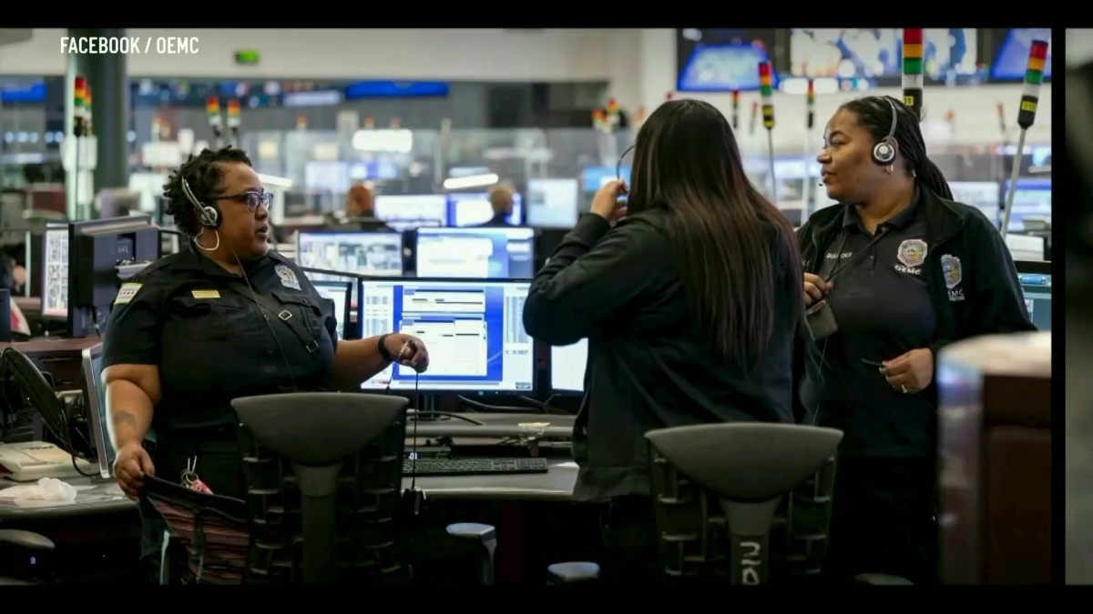 New tech stalled at Chicago's 911 emergency center as dispatchers stick to old system