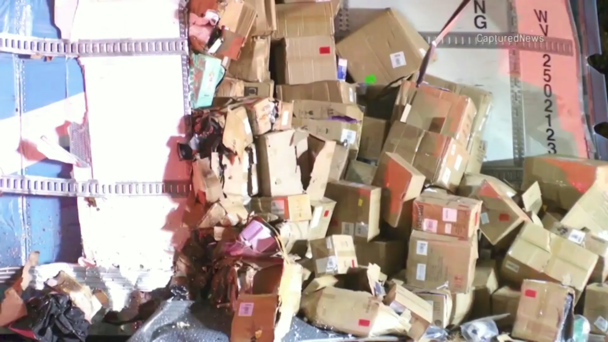 VIDEO: Packages spill onto expressway after multiple semis crash in Indiana VIDEO: Packages spill onto expressway after multiple semis crash in Indiana