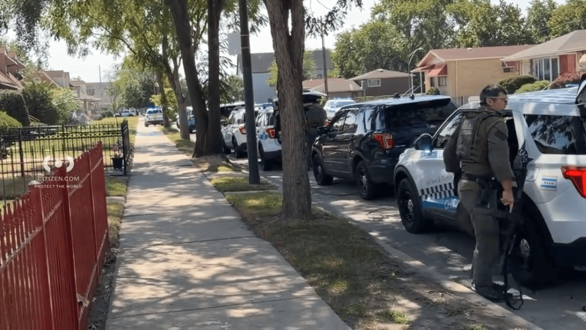 SWAT, police with long guns surround West Pullman home