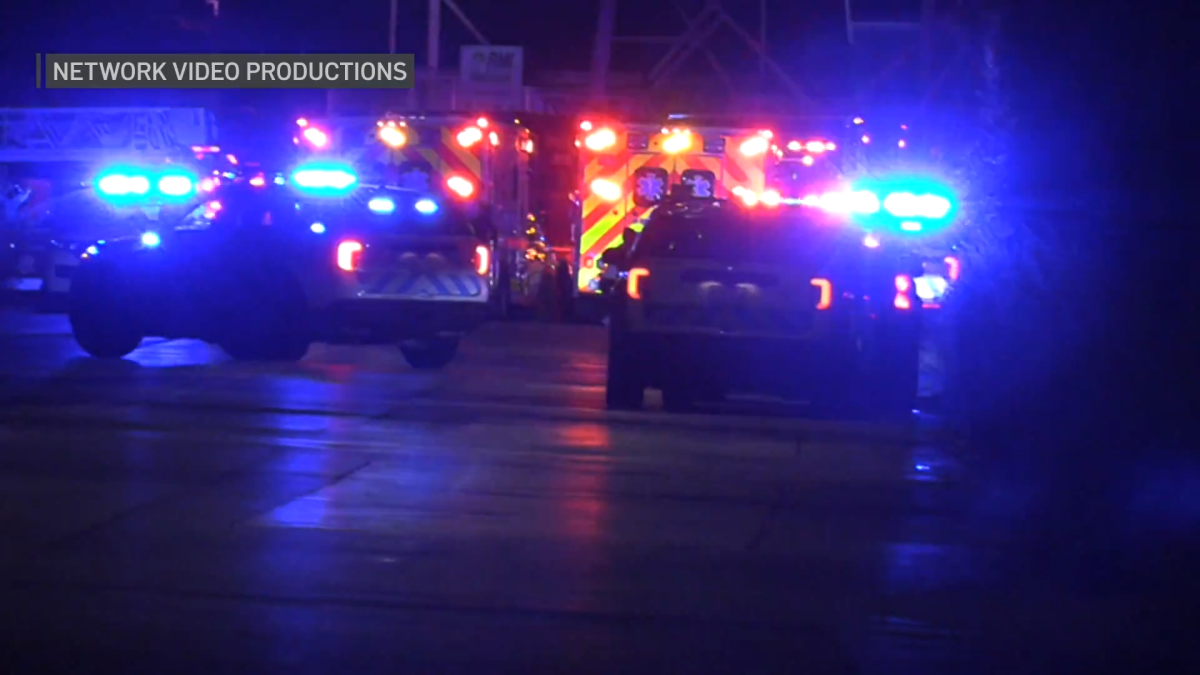 Car carrying 5 loses control and crashes into water in Chicago, leaving 1 hurt, woman missing Car carrying 5 loses control and crashes into water in Chicago, leaving 1 hurt, woman missing