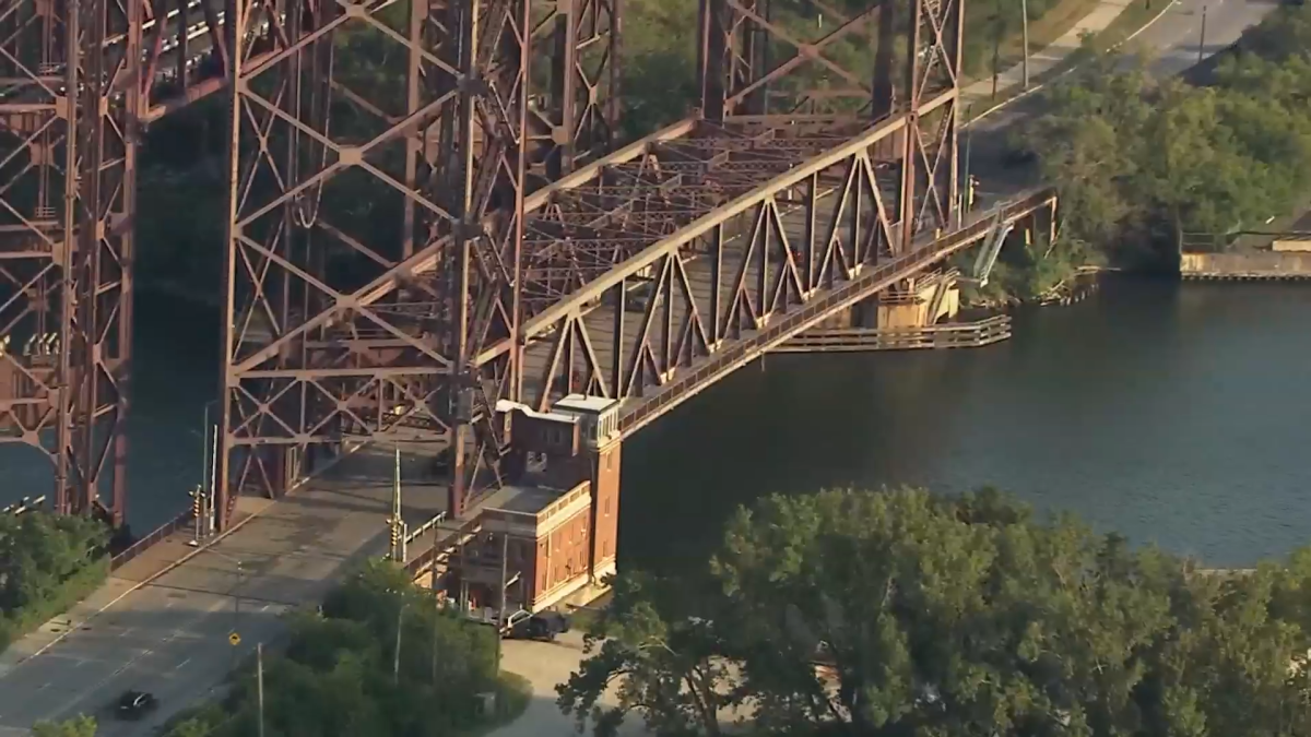 Bridge over Calumet River jams from heat hours after similar issue with DLSD bridge