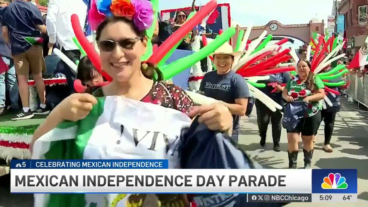Little Village hosts 55th annual Mexican Independence Day Parade