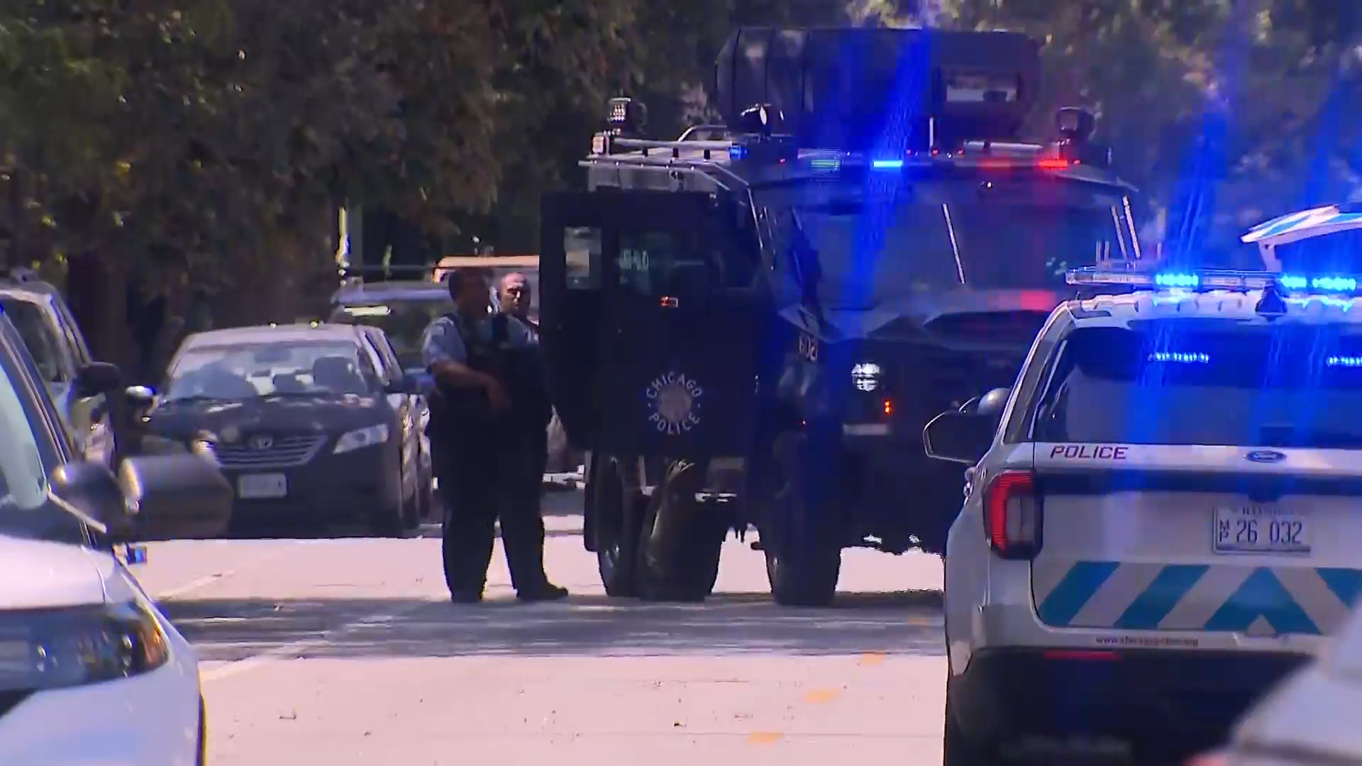 SWAT response shuts down streets in Chicago's Logan Square neighborhood