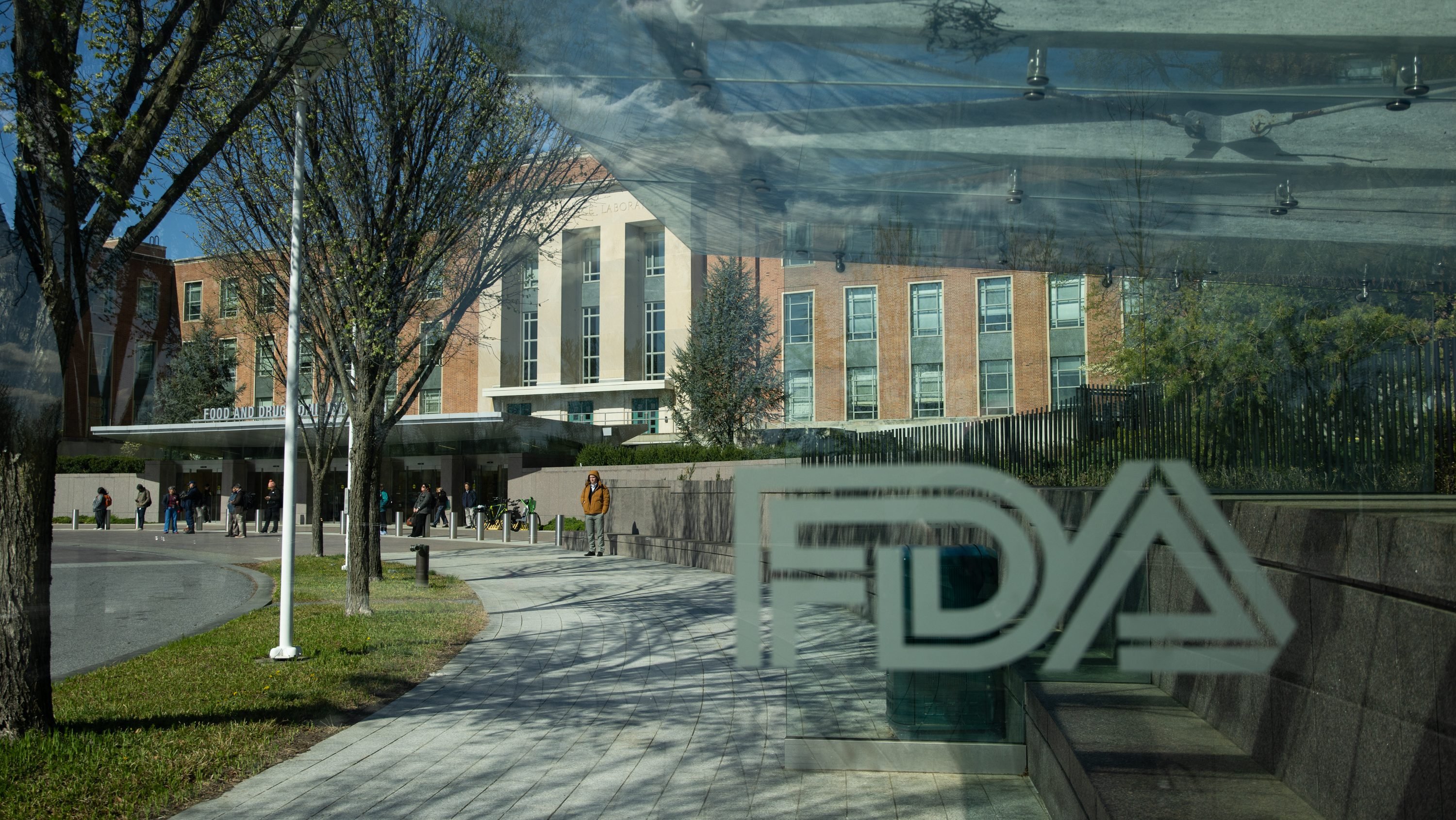FDA panel endorses first-of-a-kind cancer blood test