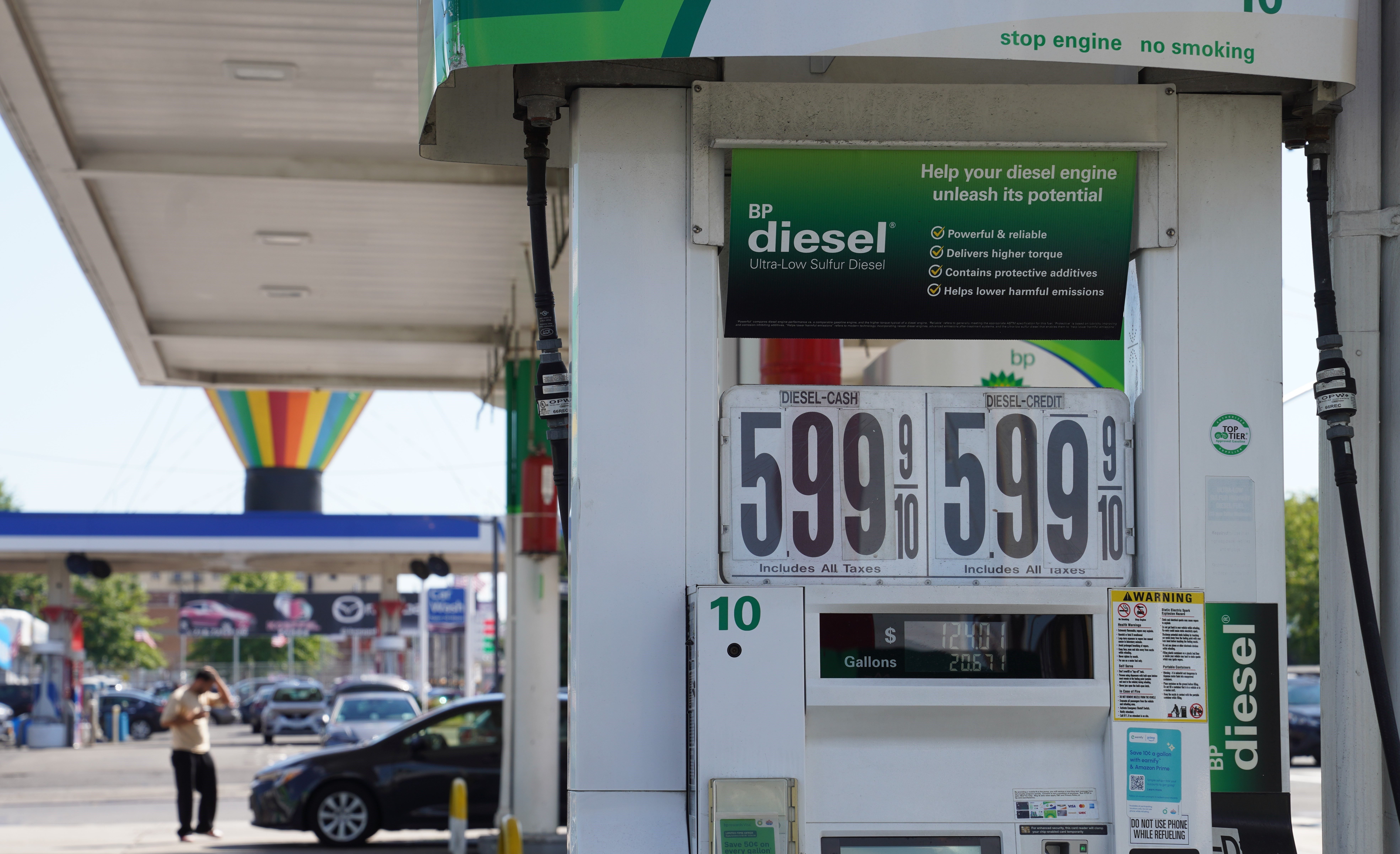 Fuel prices at record Labor Day high in U.S. thanks to Iran War, refinery issues