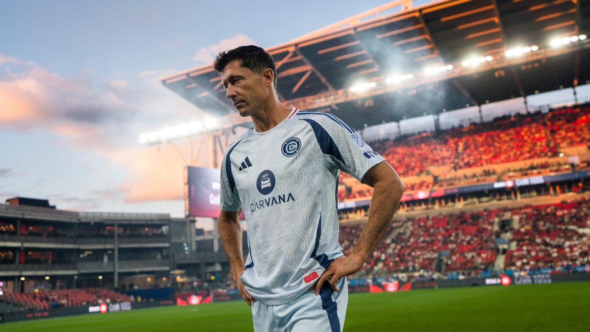 Lionel Messi vs. Robert Lewandowski showdown sells out, Chicago Fire says