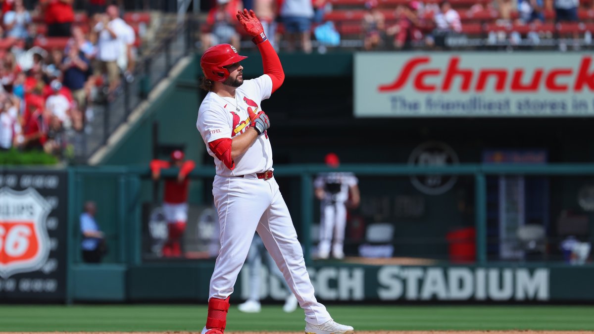 Burlesons bases-loaded double lifts Cardinals to win over White Sox