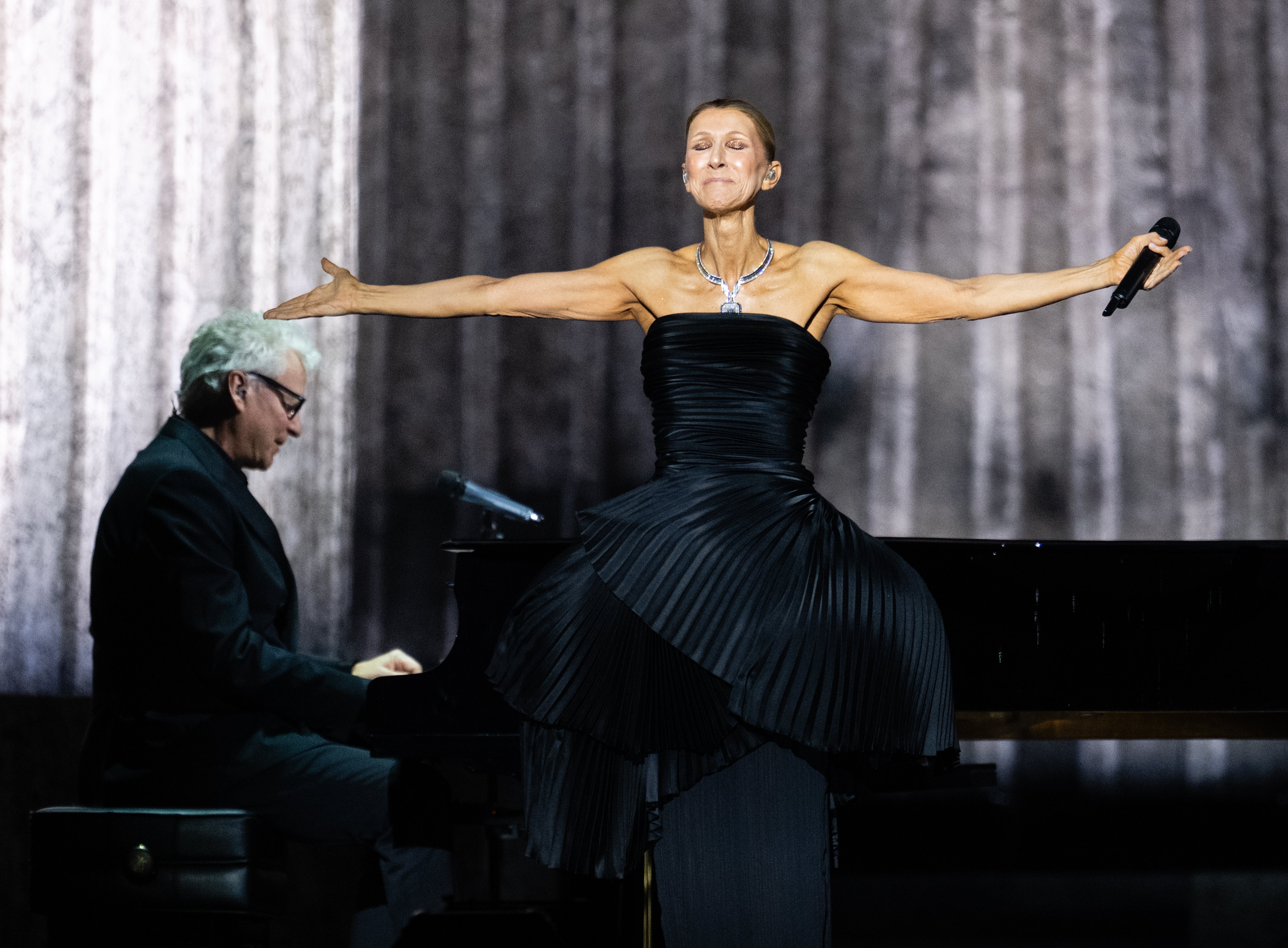 Celine Dion breaks down during emotional first concert in 6 years: ‘I missed you'