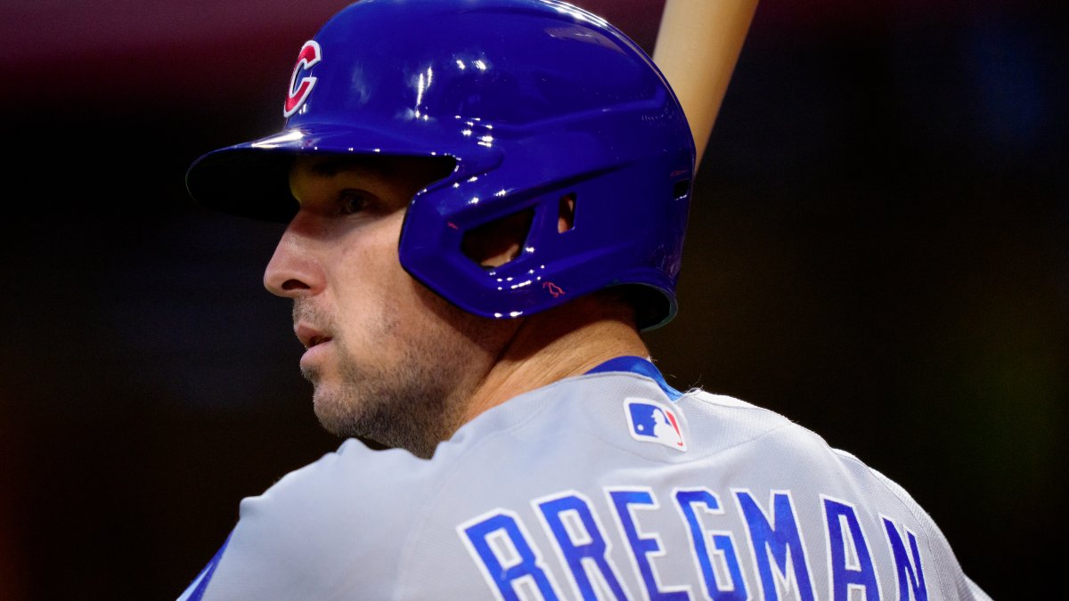 Alex Bregman won't go on injured list after taking foul ball to face, Counsell says