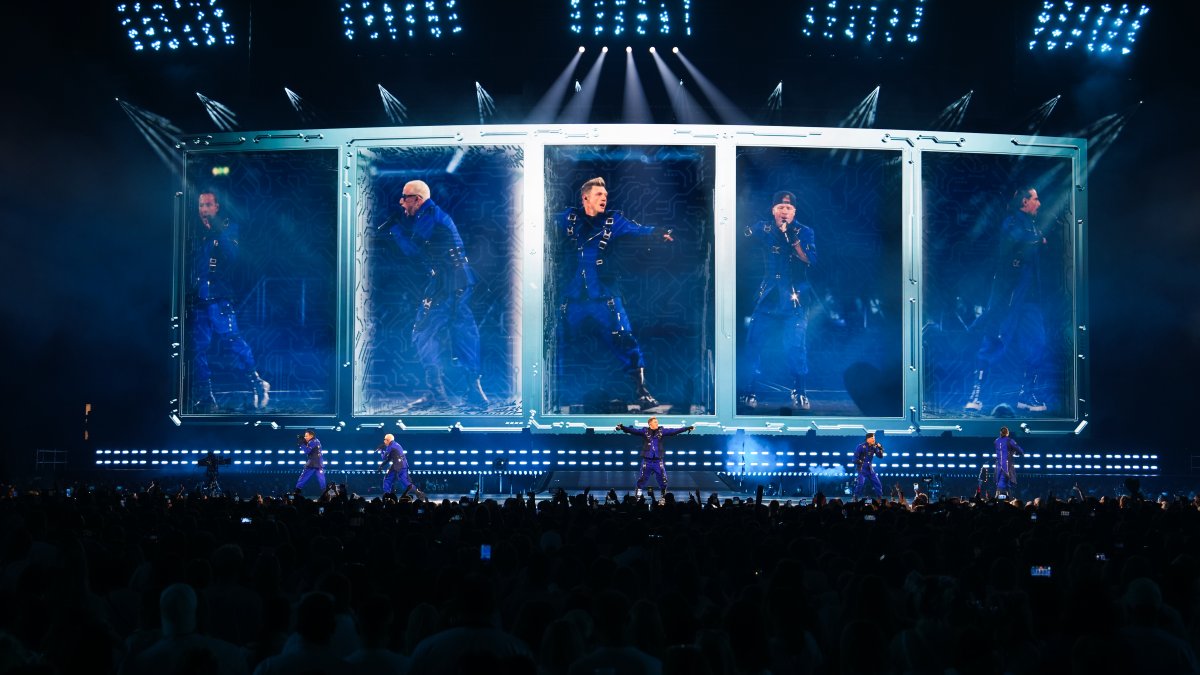 Backstreet Boys re-create iconic ‘Millennium Tour' surfboard entrance— And fans are not OK