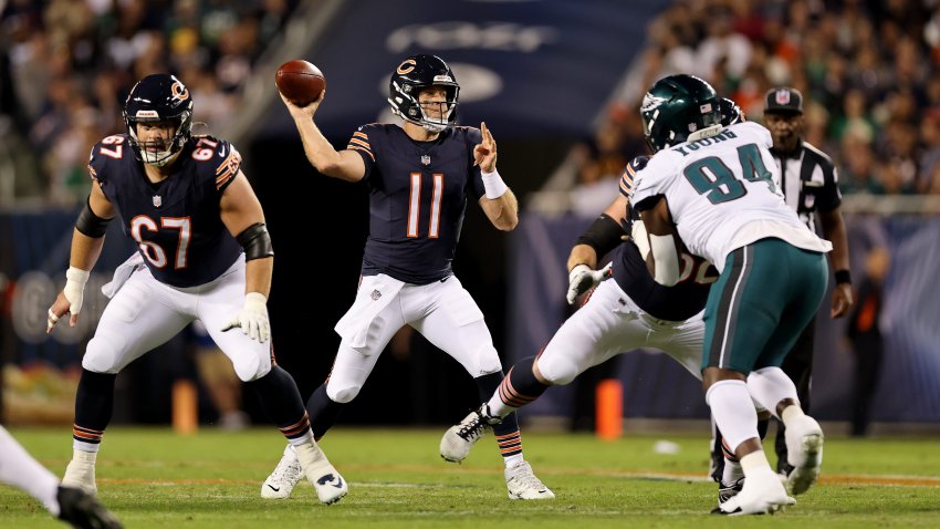 Case Keenum #11 of the Chicago Bears throws a pass against the Philadelphia Eagles.