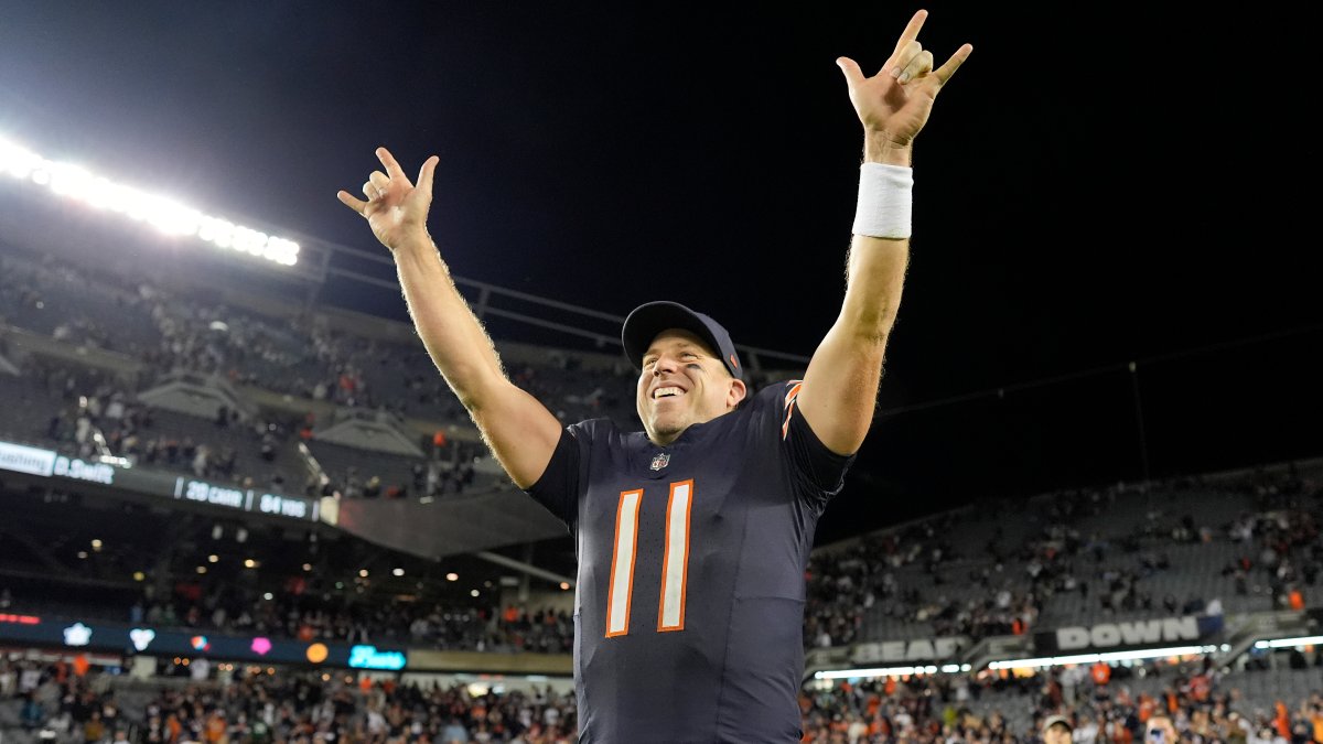 Case Keenum makes Bears history in blowout win over Eagles Case Keenum makes Bears history in blowout win over Eagles