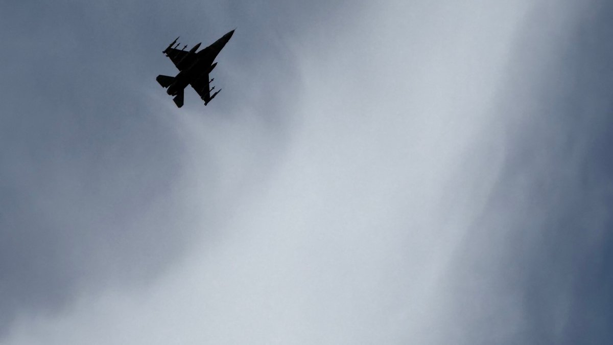 Chicago-area residents see fighter jets Sunday, multiple planes intercepted