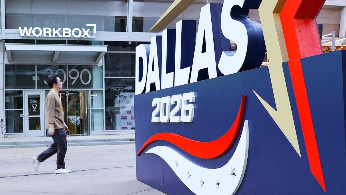 Pritzker, Bailey trade barbs over governor's trip to Texas for midterm RNC