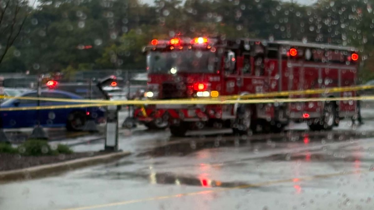 &lsquo;Isolated shooting at Oakbrook Center Mall prompts heavy police response