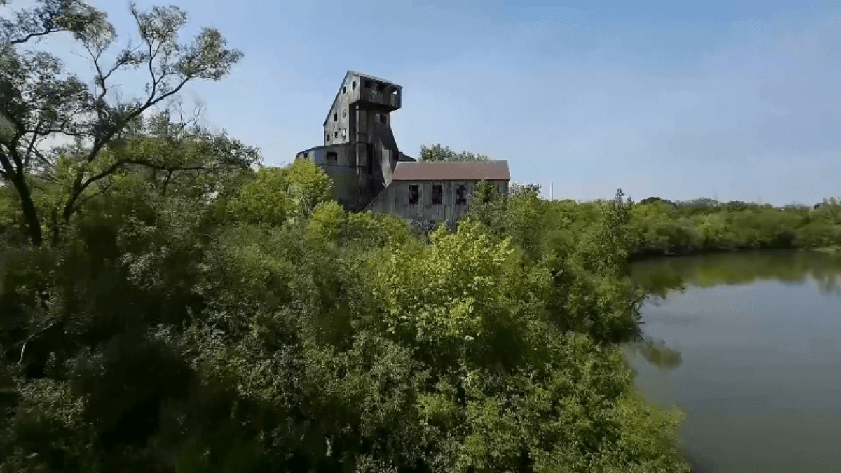 Urban explorers call abandoned Joliet building &lsquo;dangerous after teens death