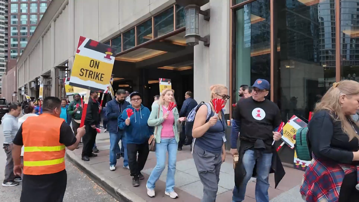 Hundreds of downtown Chicago hotel workers go on strike during marathon weekend