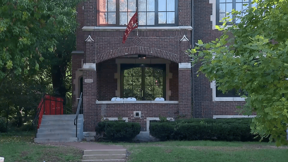 Witness reports group of men cheered on alleged assault at frat party near U of C Witness reports group of men cheered on alleged assault at frat party near U of C