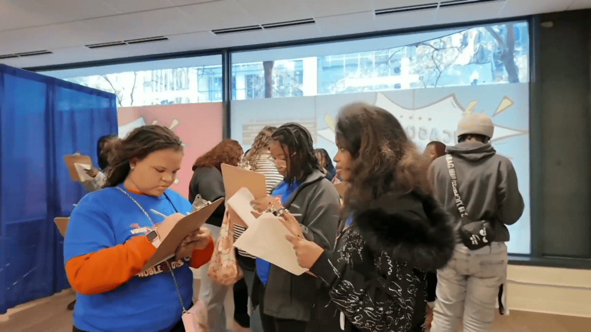 ‘Empowering: Chicago students celebrate first time voting at ‘Parade to the Polls ‘Empowering: Chicago students celebrate first time voting at ‘Parade to the Polls