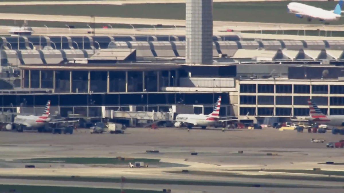 American Airlines flight makes emergency return to Chicago after smoke in cabin