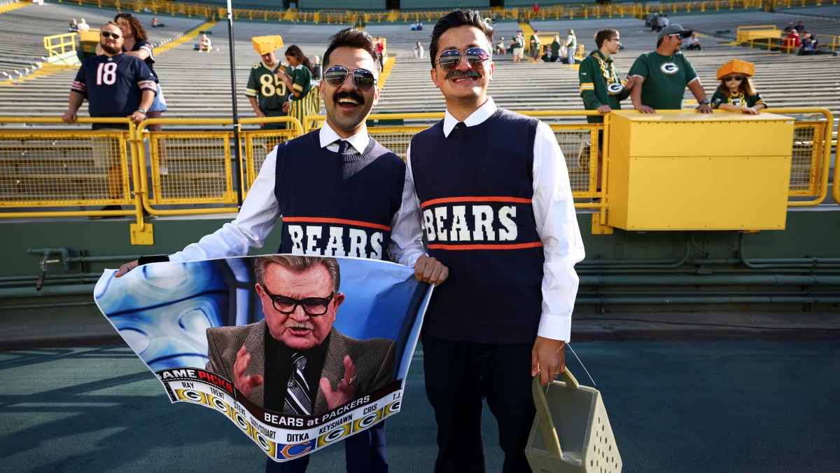 Bears-Packers game features tributes to Mike Ditka on and off the field Bears-Packers game features tributes to Mike Ditka on and off the field