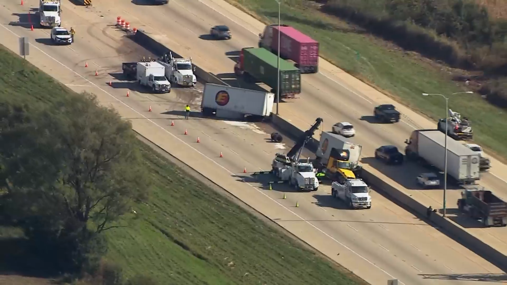 Westbound I-80 shut down in south suburbs after trailers detach from semi in crash Westbound I-80 shut down in south suburbs after trailers detach from semi in crash