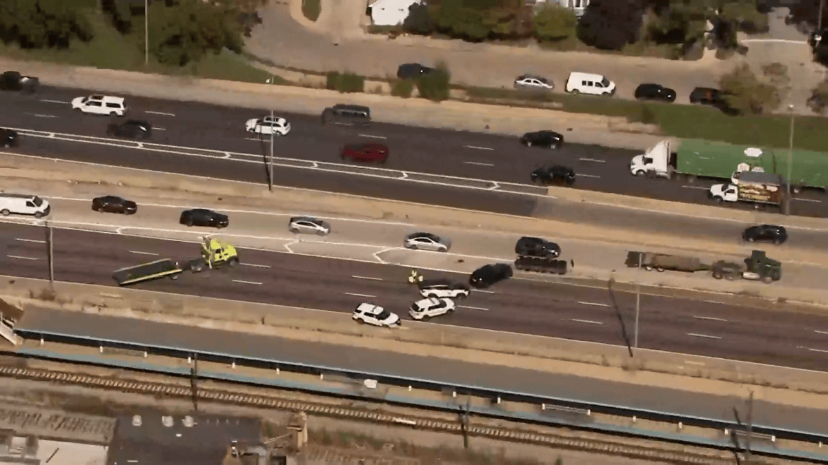 Reported expressway shooting closes lanes of I-290 as police investigate
