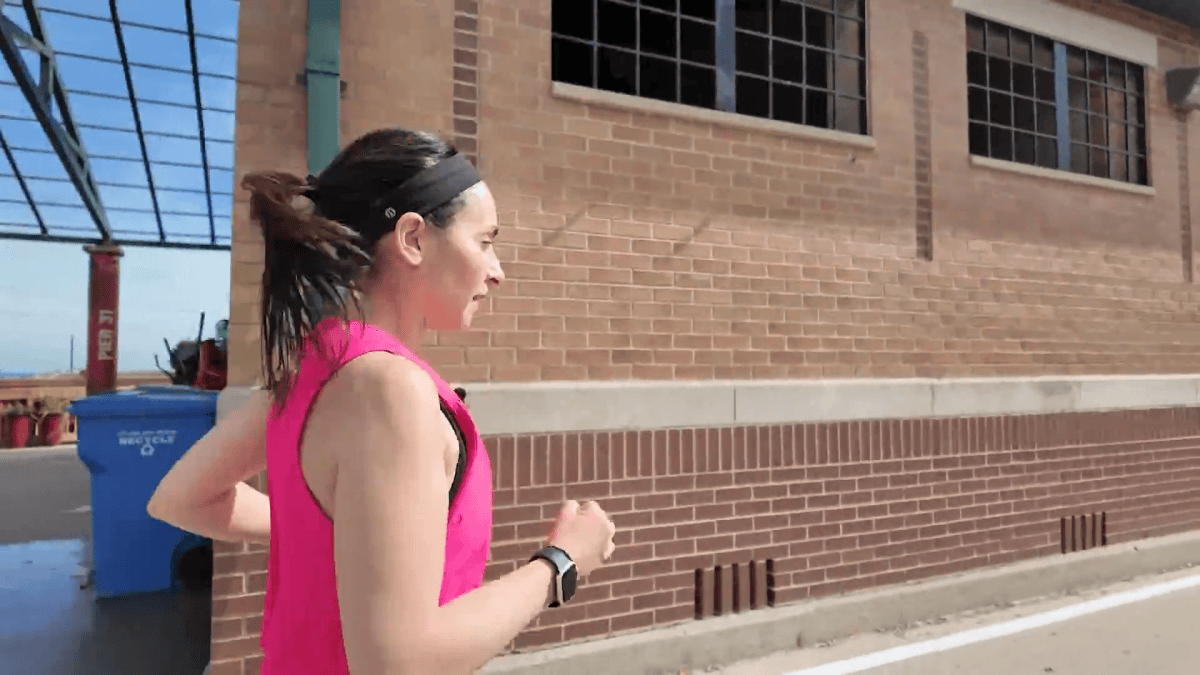 She nearly died from a rare brain infection. Now she's running the Chicago Marathon