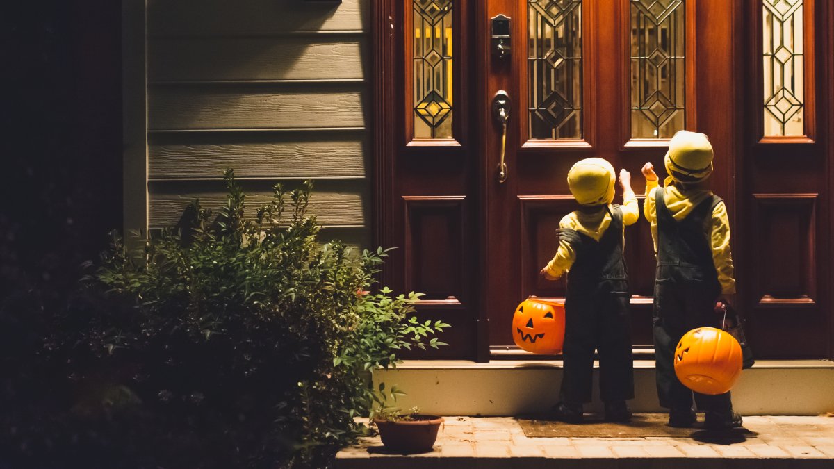 Chicago area trick-or-treat times: What are the hours when Halloween falls on a Saturday?