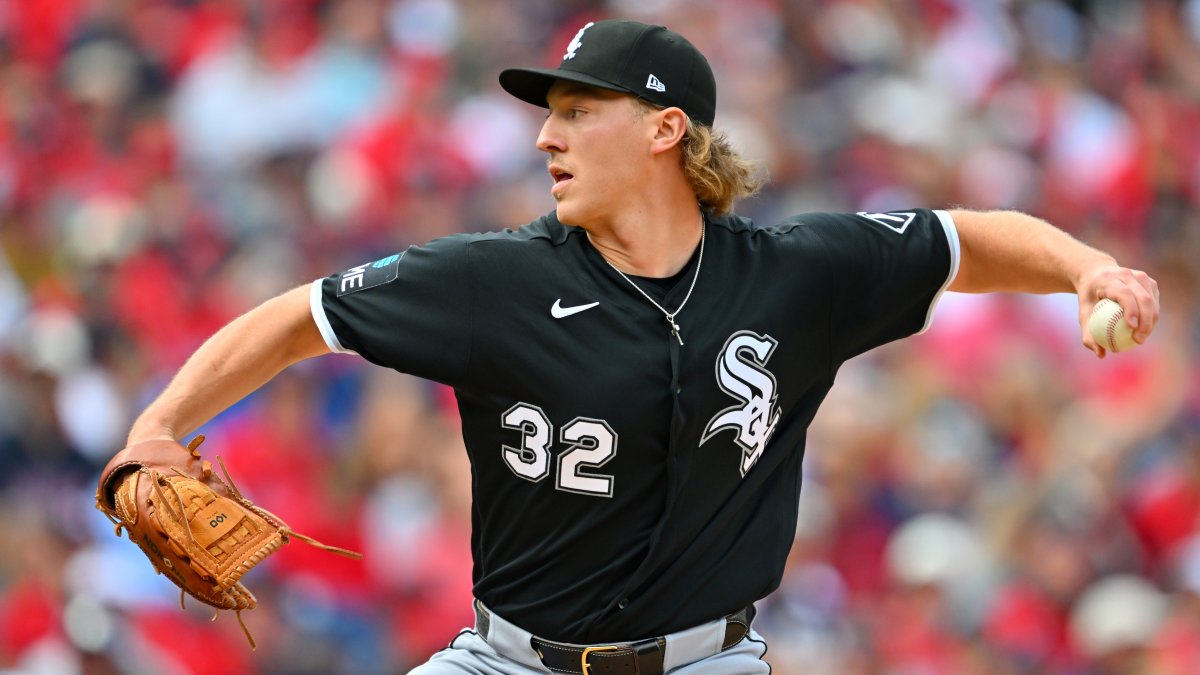 Who is pitching for the White Sox, Guardians in Game 4?
