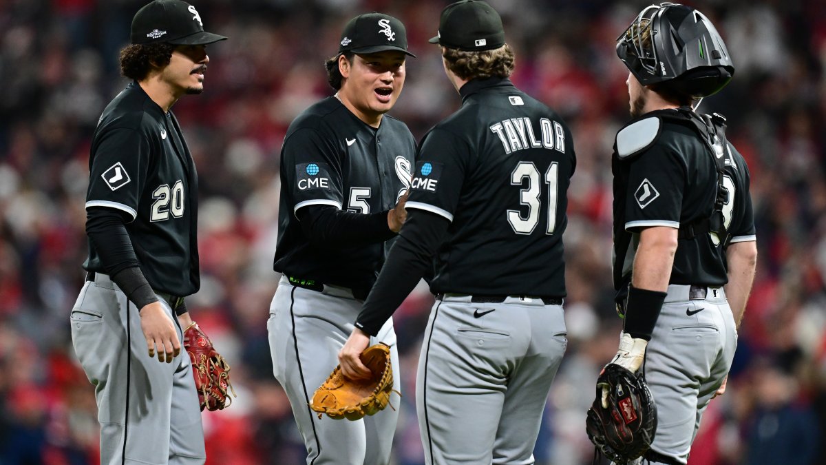 Who threw out the first pitch at the White Sox vs. Guardians ALDS Game 4?